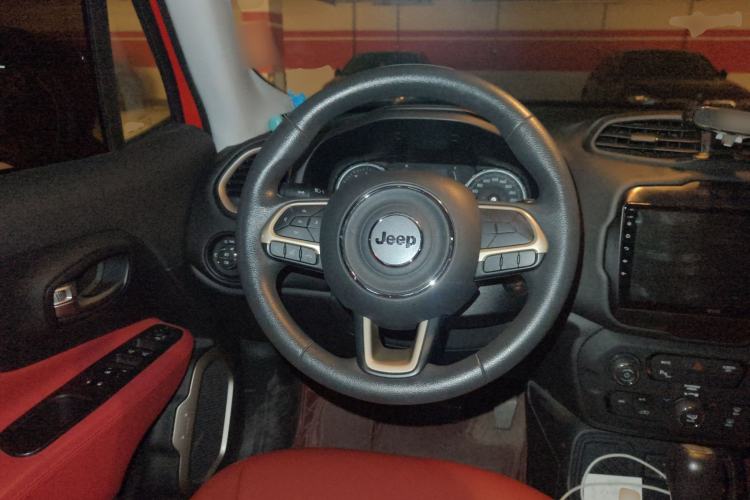 Used Jeep Renegade 2018 Connected Large Screen Version 180T Automatic High-Energy Edition Steering Wheel