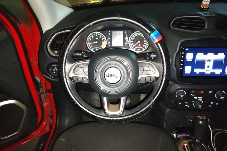 Used Jeep Renegade 2018 Connected Large Screen Version 180T Automatic High-Energy Edition Steering Wheel