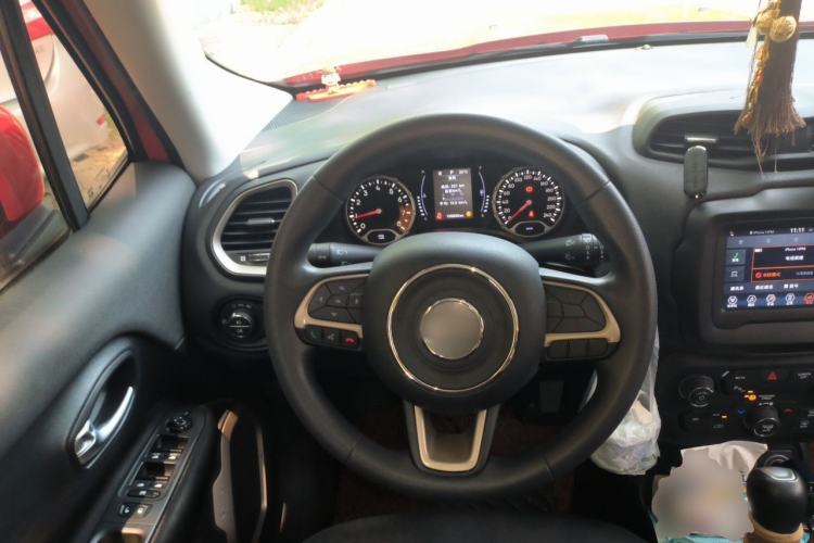 Used Jeep Renegade 2018 Connected Large Screen Version 180T Automatic High-Energy Edition Steering Wheel