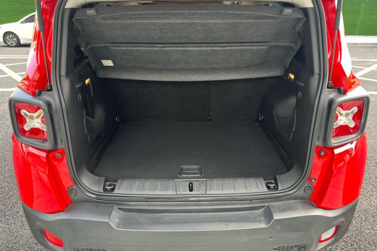 Used Jeep Renegade 2018 Connected Large Screen Version 180T Automatic High-Energy Edition Trunk