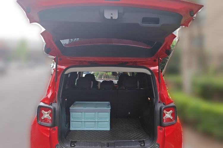 Used Jeep Renegade 2018 Connected Large Screen Version 180T Automatic High-Energy Edition Trunk