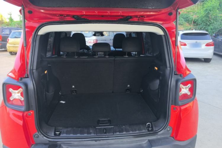 Used Jeep Renegade 2018 Connected Large Screen Version 180T Automatic Jingneng Version Trunk
