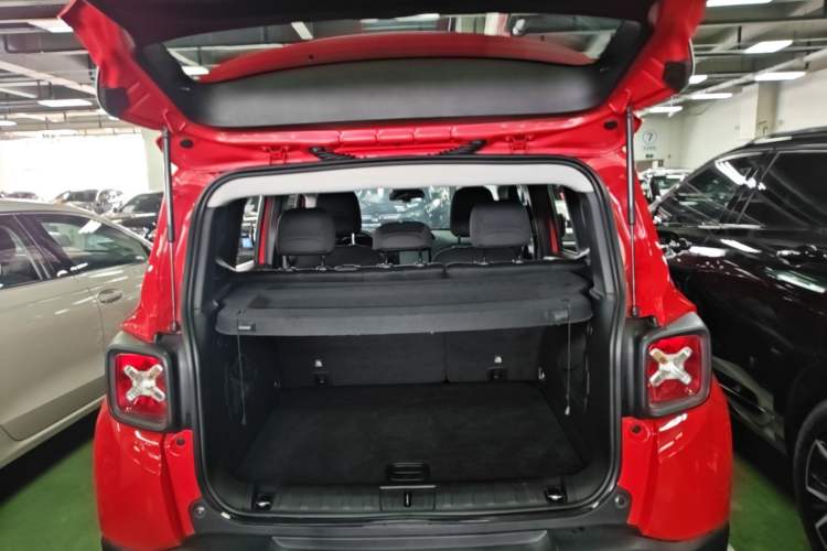 Used Jeep Renegade 2018 Connected Large Screen Version 180T Automatic Jingneng Version Trunk