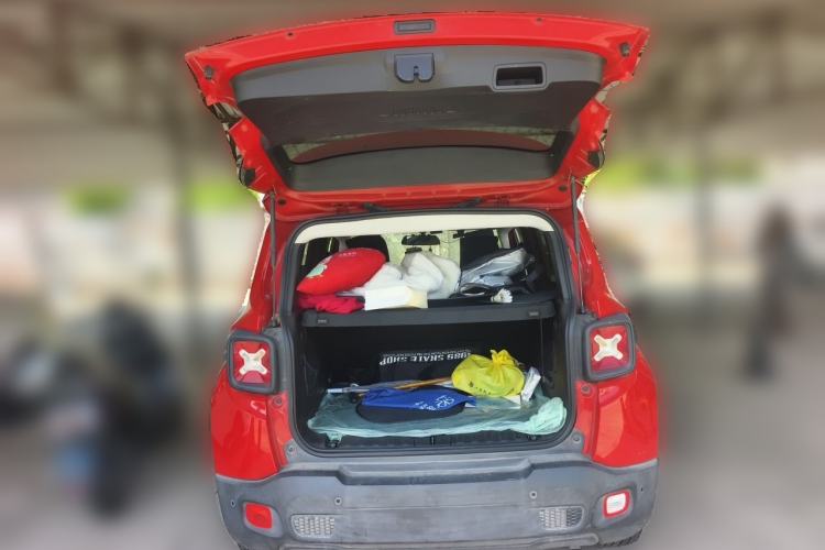 Used Jeep Renegade 2018 Connected Large Screen Version 180T Automatic High-Energy Edition Trunk