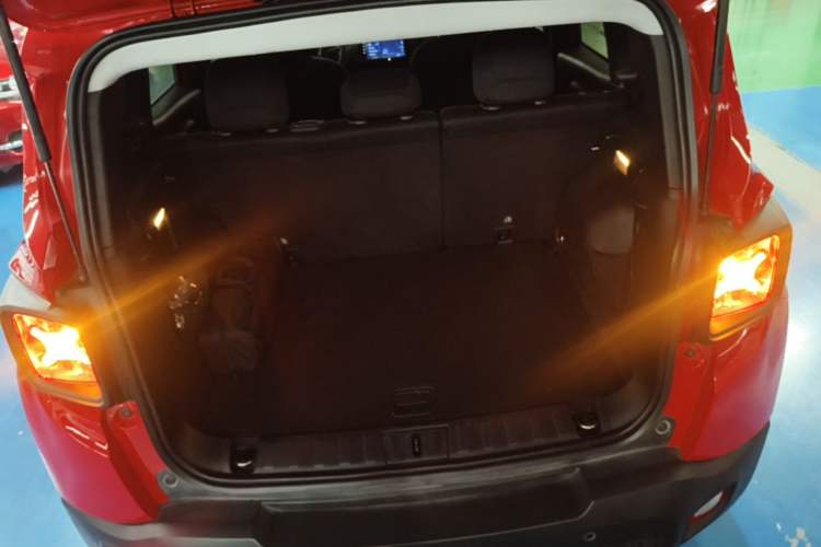 Used Jeep Renegade 2018 Connected Large Screen Version 180T Automatic High-Energy Edition Trunk