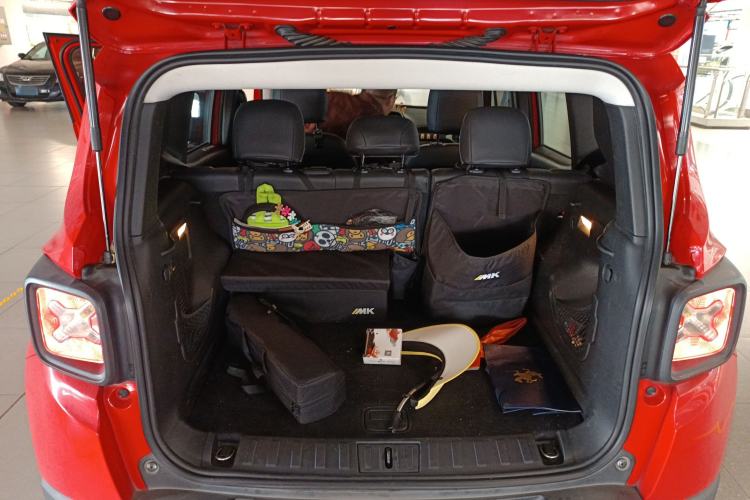 Used Jeep Renegade 2018 Connected Large Screen Version 180T Automatic High-Energy Edition Trunk