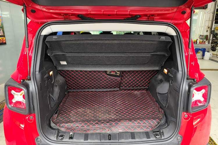 Used Jeep Renegade 2018 Connected Large Screen Version 180T Automatic High-Energy Edition Trunk