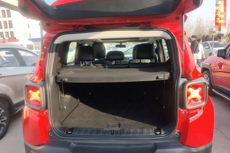 Used Jeep Renegade 2018 Connected Large Screen Version 180T Automatic High-Energy Edition Trunk