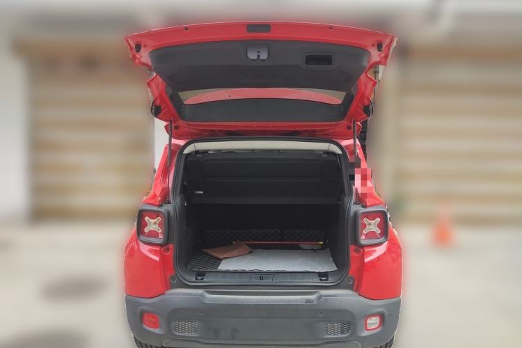 Used Jeep Renegade 2018 Connected Large Screen Version 180T Automatic Jingneng Version Trunk