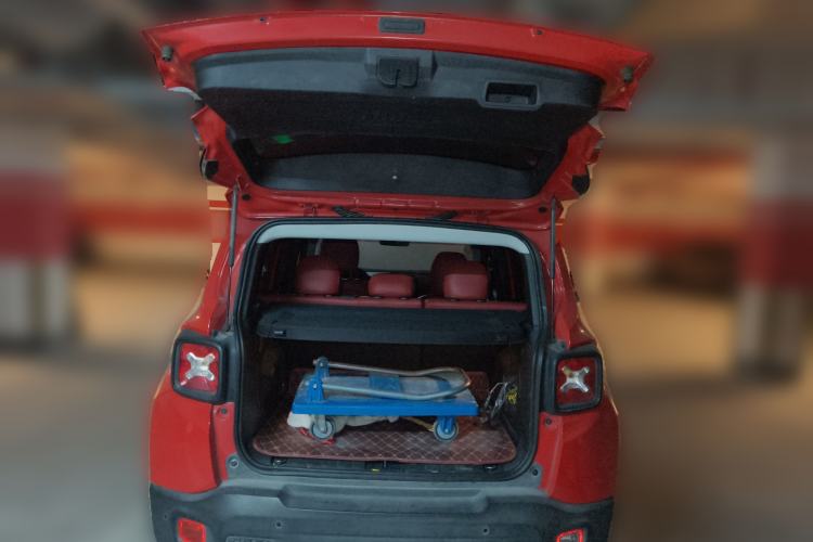 Used Jeep Renegade 2018 Connected Large Screen Version 180T Automatic High-Energy Edition Trunk