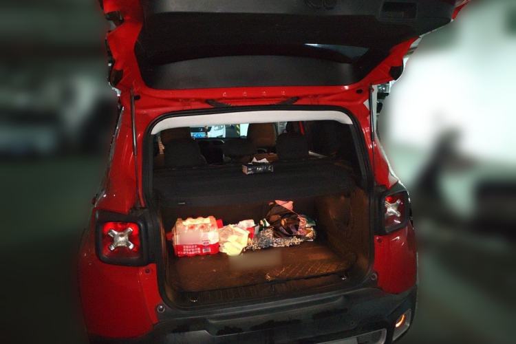 Used Jeep Renegade 2018 Connected Large Screen Version 180T Automatic High-Energy Edition Trunk