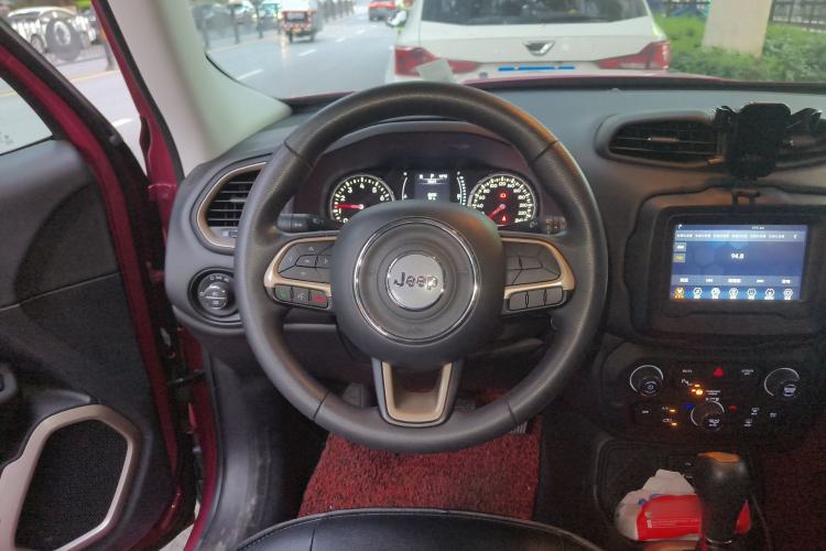 Used Jeep Renegade 2018 Connected Large Screen Version 180T Automatic High-Energy Edition Steering Wheel