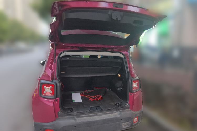 Used Jeep Renegade 2018 Connected Large Screen Version 180T Automatic High-Energy Edition Trunk