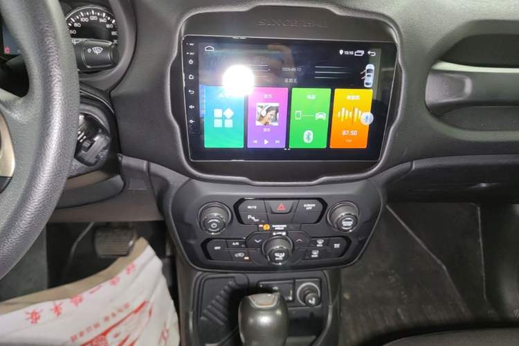 Used Jeep Renegade 2018 Connected Large Screen Version 180T Automatic High-Energy Edition Audio And AC Panel