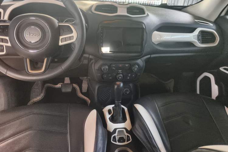 Used Jeep Renegade 2018 Connected Large Screen Version 180T Automatic High-Energy Edition Audio And AC Panel
