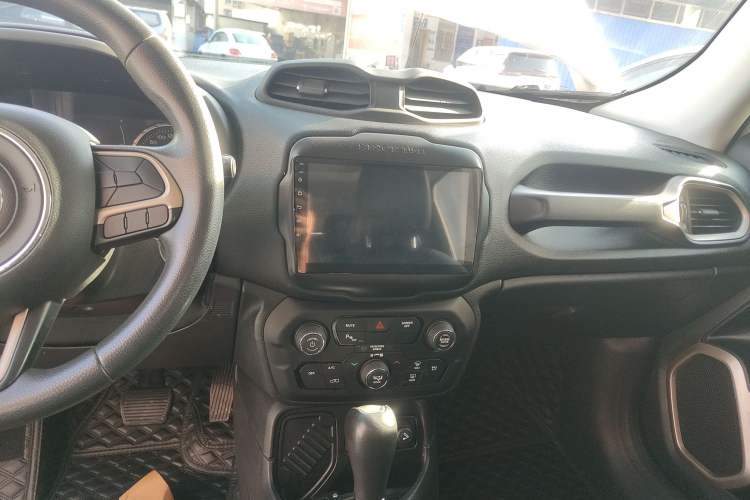 Used Jeep Renegade 2018 Connected Large Screen Version 180T Automatic High-Energy Edition Audio And AC Panel