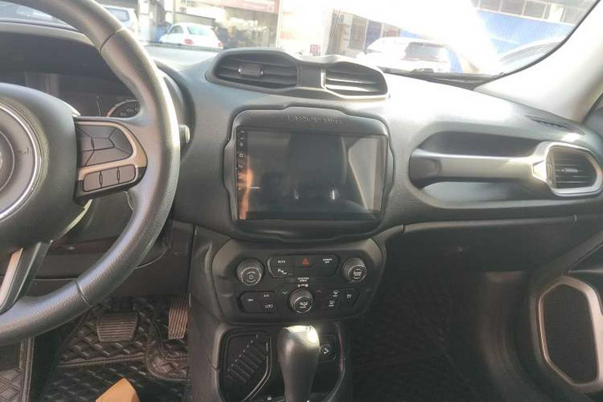 Used Jeep Renegade 2018 Connected Large Screen Version 180T Automatic High-Energy Edition Audio And AC Panel