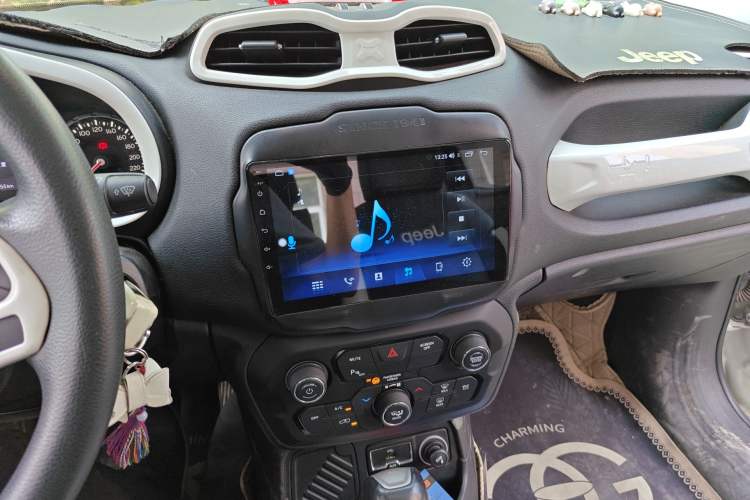Used Jeep Renegade 2018 Connected Large Screen Version 180T Automatic High-Energy Edition Audio And AC Panel