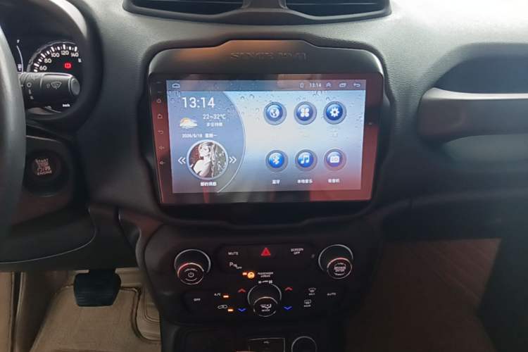 Used Jeep Renegade 2018 Connected Large Screen Version 180T Automatic Jingneng Version Audio And AC Panel
