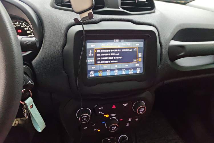Used Jeep Renegade 2018 Connected Large Screen Version 180T Automatic High-Energy Edition Audio And AC Panel