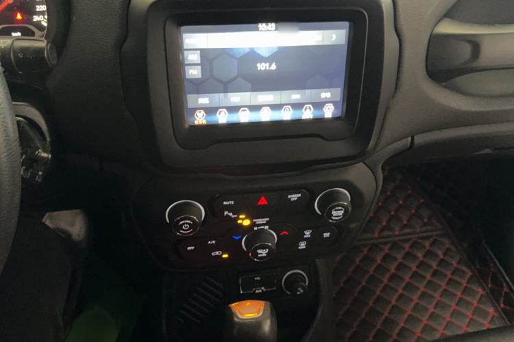 Used Jeep Renegade 2018 Connected Large Screen Version 180T Automatic Kinetic Edition+ Audio And AC Panel