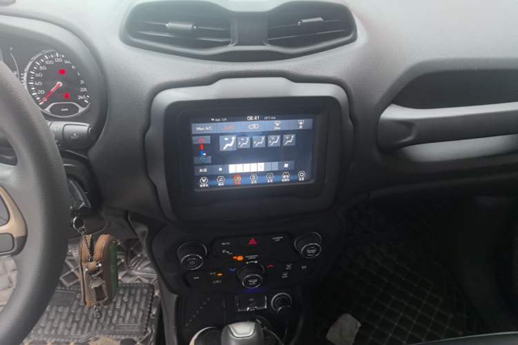 Used Jeep Renegade 2018 Connected Large Screen Version 180T Automatic High-Energy Edition Audio And AC Panel