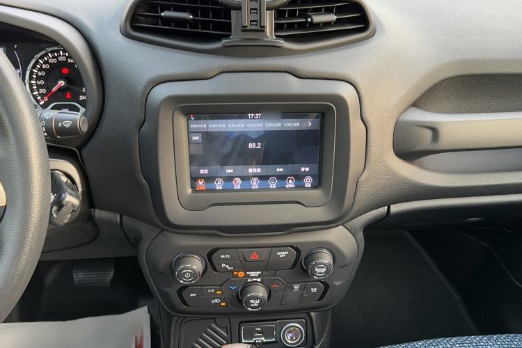 Used Jeep Renegade 2018 Connected Large Screen Version 180T Automatic High-Energy Edition Audio And AC Panel