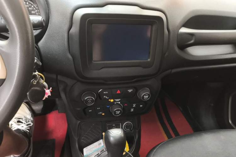 Used Jeep Renegade 2018 Connected Large Screen Version 180T Automatic High-Energy Edition Audio And AC Panel