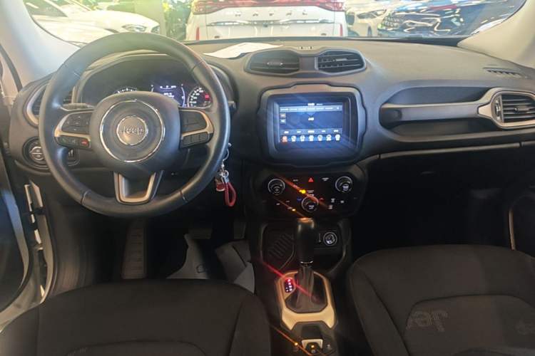 Used Jeep Renegade 2018 Connected Large Screen Version 180T Automatic High-Energy Edition Center Console