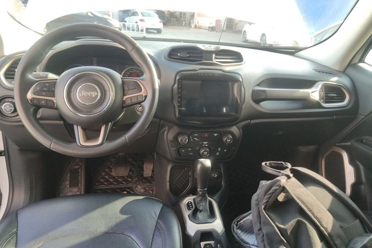 Used Jeep Renegade 2018 Connected Large Screen Version 180T Automatic High-Energy Edition Center Console