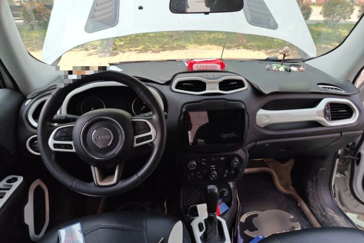 Used Jeep Renegade 2018 Connected Large Screen Version 180T Automatic High-Energy Edition Center Console