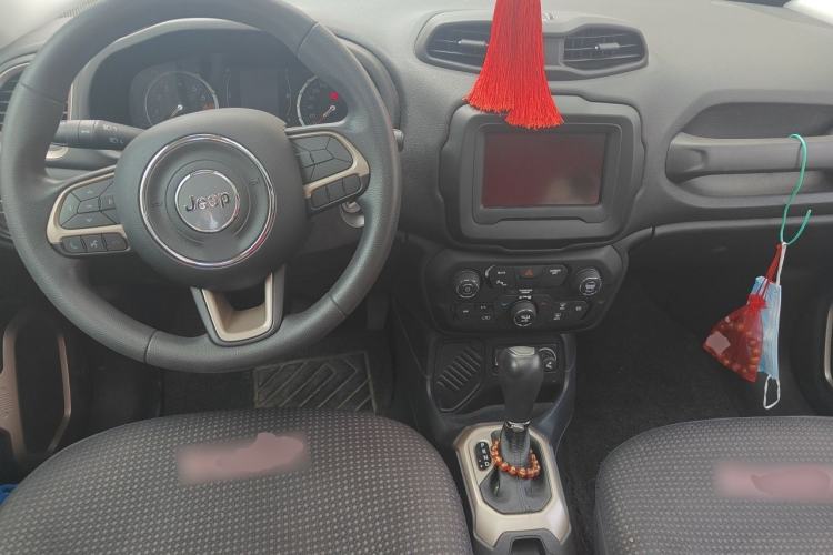 Used Jeep Renegade 2018 Connected Large Screen Version 180T Automatic High-Energy Edition Center Console