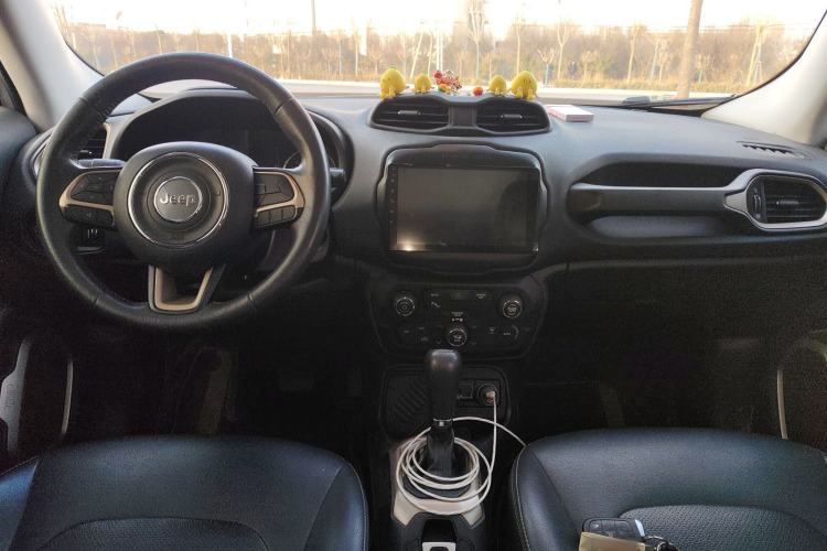 Used Jeep Renegade 2018 Connected Large Screen Version 180T Automatic Jingneng Version Center Console