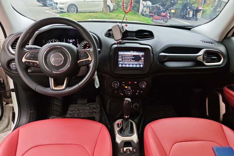 Used Jeep Renegade 2018 Connected Large Screen Version 180T Automatic High-Energy Edition Center Console