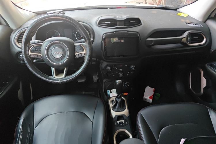 Used Jeep Renegade 2018 Connected Large Screen Version 180T Automatic High-Energy Edition Center Console