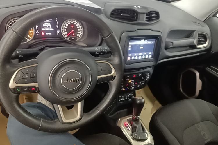 Used Jeep Renegade 2018 Connected Large Screen Version 180T Automatic Jingneng Version Center Console