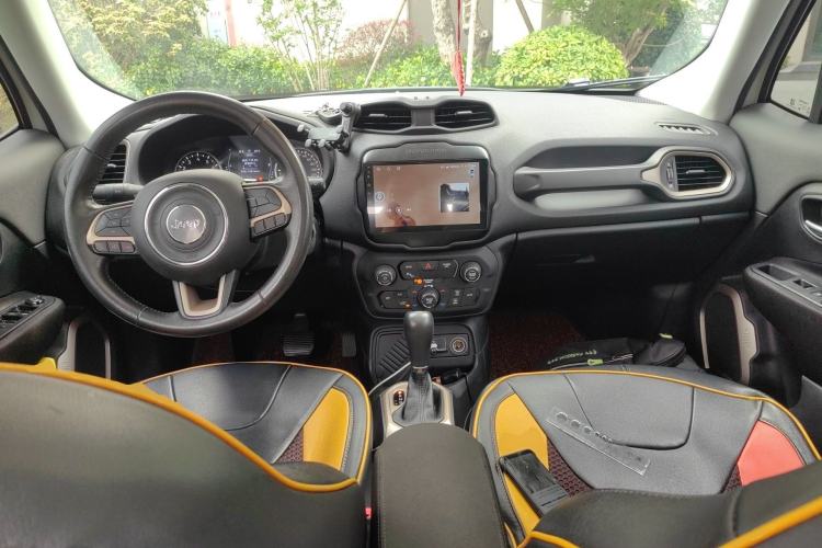 Used Jeep Renegade 2018 Connected Large Screen Version 180T Automatic Jingneng Version Center Console