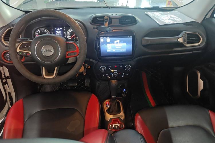 Used Jeep Renegade 2018 Connected Large Screen Version 180T Automatic High-Energy Edition Center Console