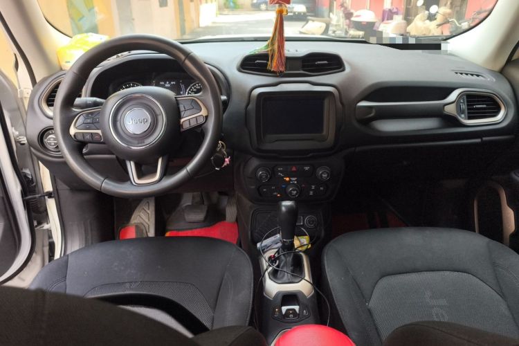 Used Jeep Renegade 2018 Connected Large Screen Version 180T Automatic High-Energy Edition Center Console