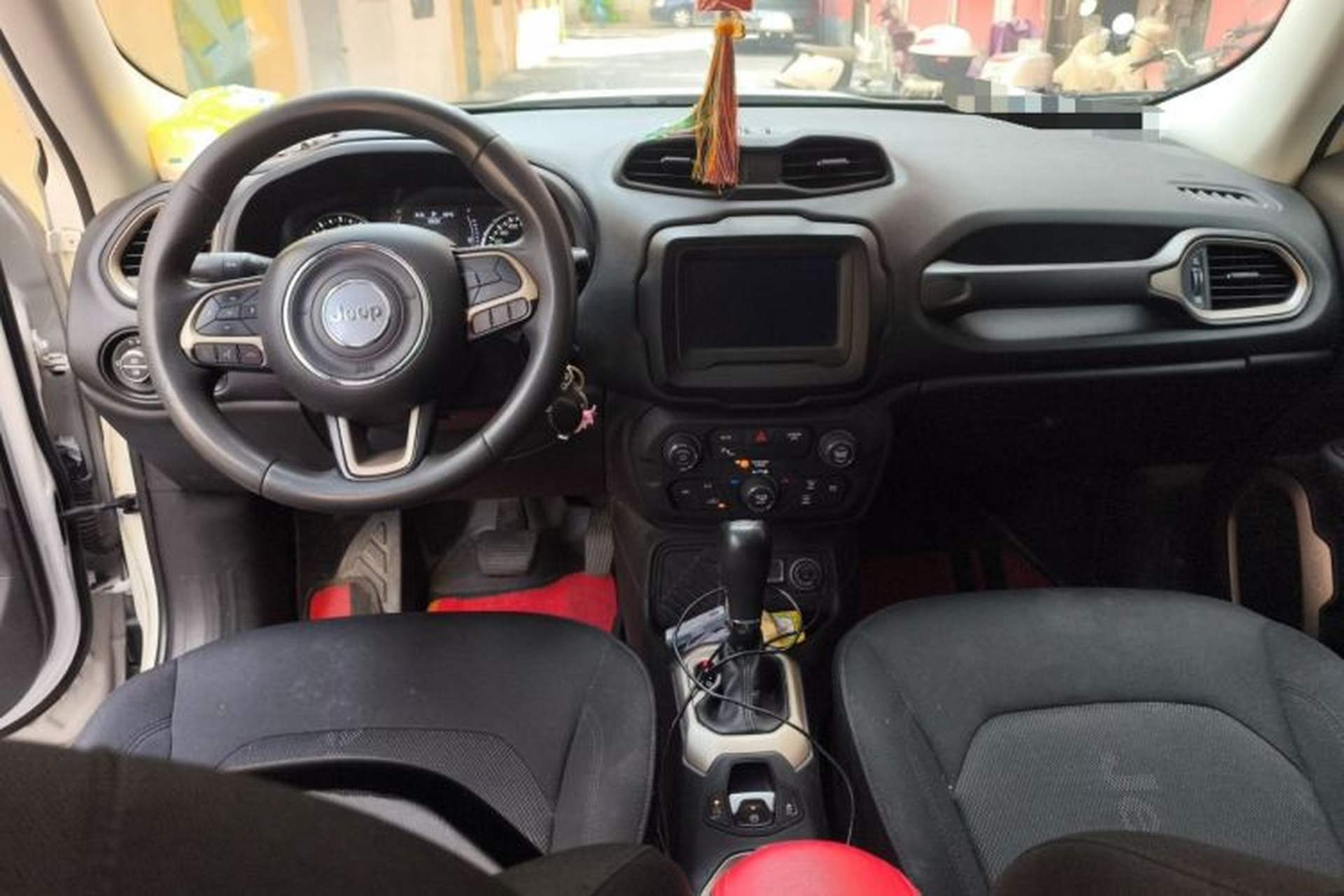 Used Jeep Renegade 2018 Connected Large Screen Version 180T Automatic High-Energy Edition Center Console