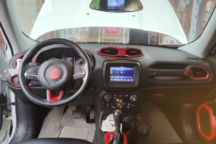 Used Jeep Renegade 2018 Connected Large Screen Version 180T Automatic Jingneng Version Center Console