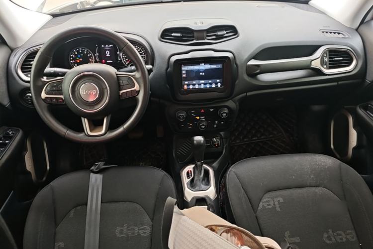Used Jeep Renegade 2018 Connected Large Screen Version 180T Automatic High-Energy Edition Center Console