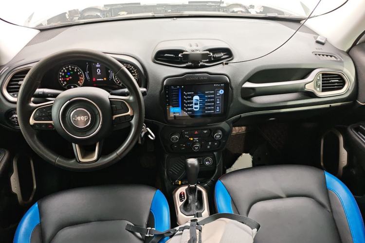 Used Jeep Renegade 2018 Connected Large Screen Version 180T Automatic Kinetic Edition+ Center Console