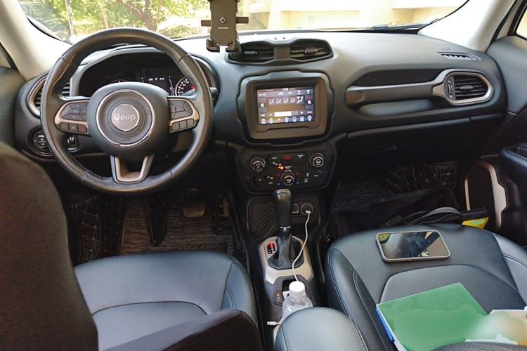 Used Jeep Renegade 2018 Connected Large Screen Version 180T Automatic Jingneng Version Center Console