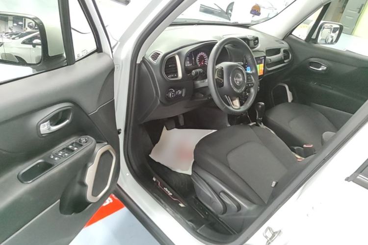 Used Jeep Renegade 2018 Connected Large Screen Version 180T Automatic High-Energy Edition Driver Seat