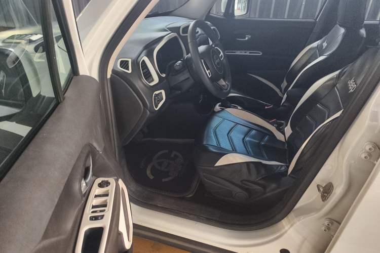Used Jeep Renegade 2018 Connected Large Screen Version 180T Automatic High-Energy Edition Driver Seat