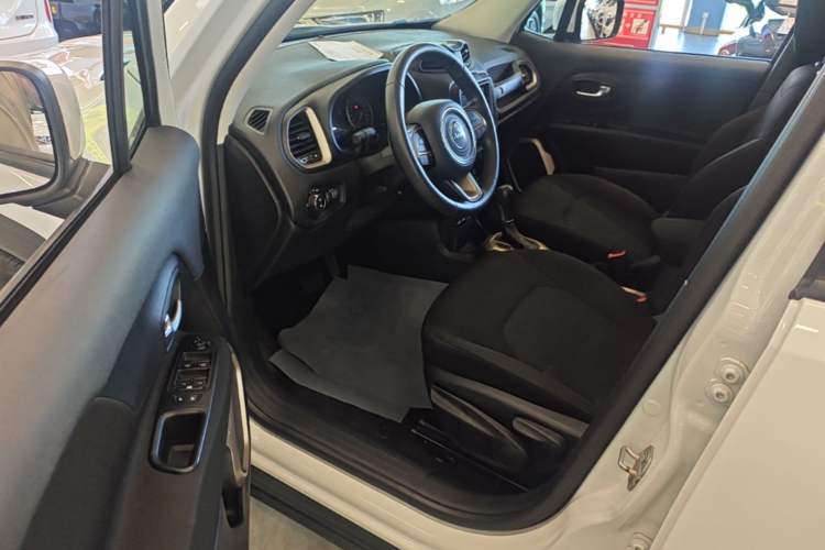 Used Jeep Renegade 2018 Connected Large Screen Version 180T Automatic High-Energy Edition Driver Seat