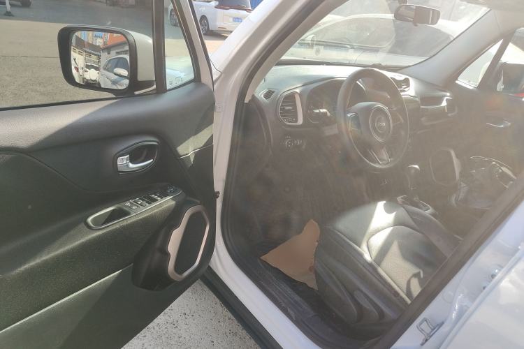 Used Jeep Renegade 2018 Connected Large Screen Version 180T Automatic High-Energy Edition Driver Seat