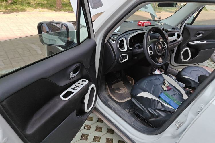 Used Jeep Renegade 2018 Connected Large Screen Version 180T Automatic High-Energy Edition Driver Seat