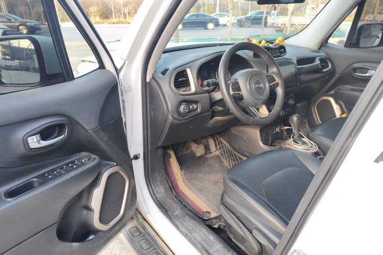 Used Jeep Renegade 2018 Connected Large Screen Version 180T Automatic Jingneng Version Driver Seat